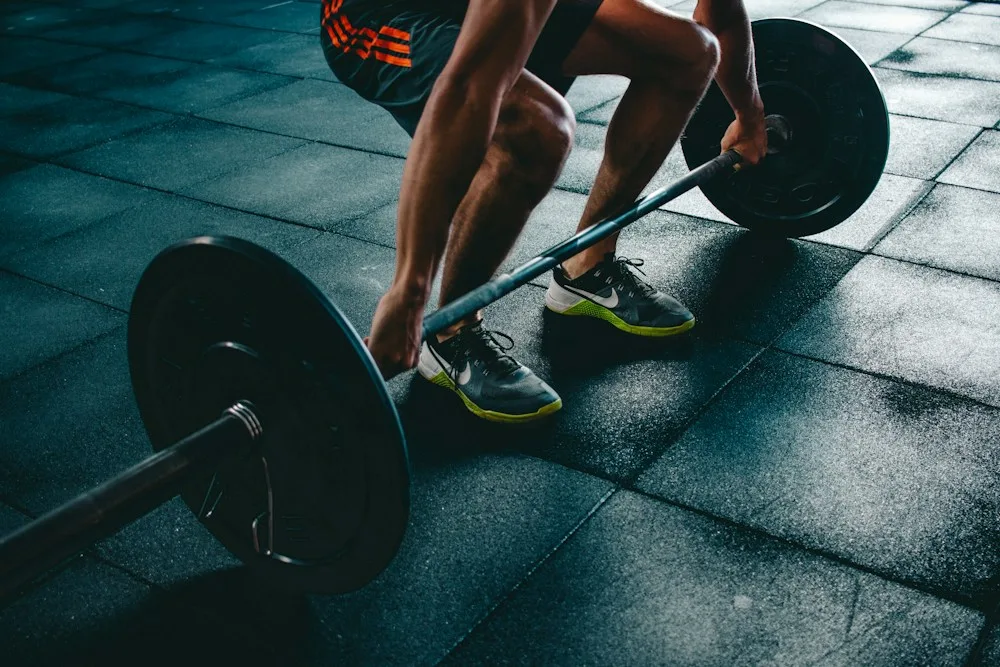 Strength training in a fitness studio